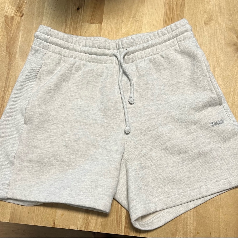 Aritzia TNA Boyfriend Shorts XS